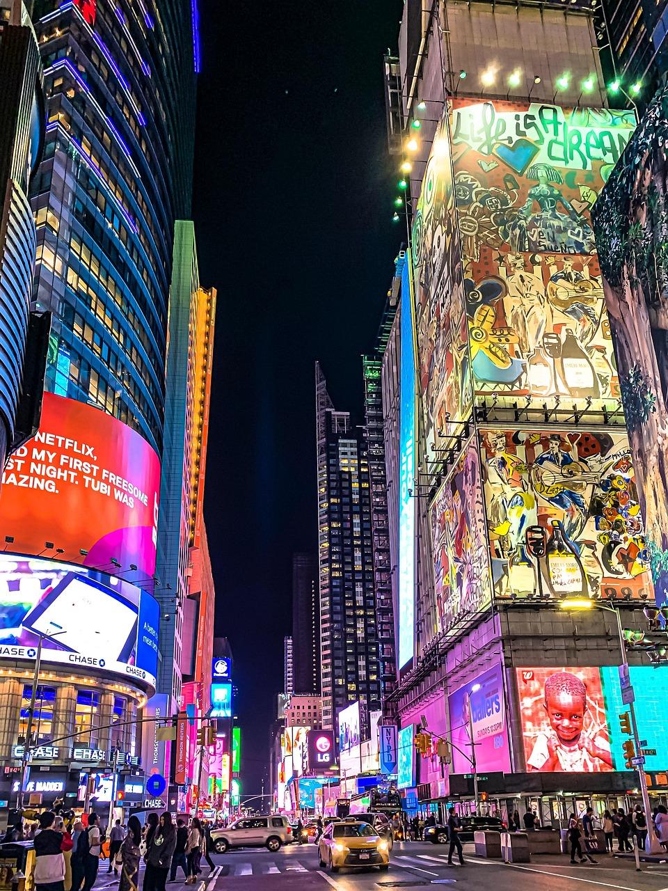 ניו יורק למטיילים: המדריך המלא והעדכני new york, time, broadway, ny, manhattan, car wallpapers, cities, america, the skyscraper, york, travel, new, architecture, neon, car, modern, road, tourism, center, street, city, people, light